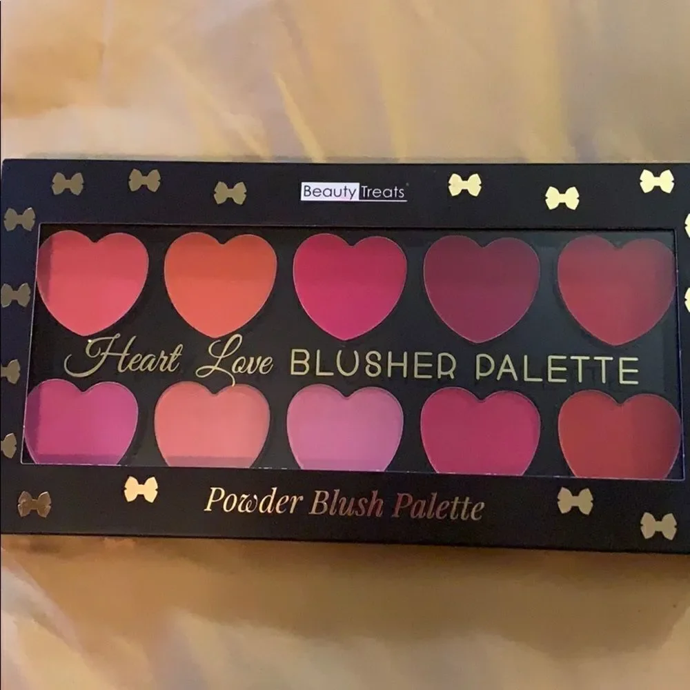 Hearts love blusher palette